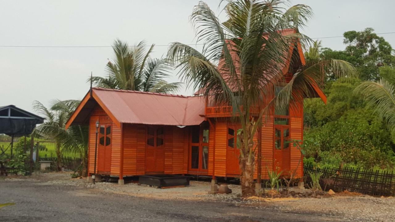 Kurau Inn Farmstay Kuala Kurau ภายนอก รูปภาพ